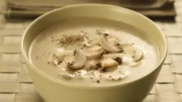 طريقة عمل شوربة المشروم بطعم رائع وخيالي لصحة أفضل للجسم