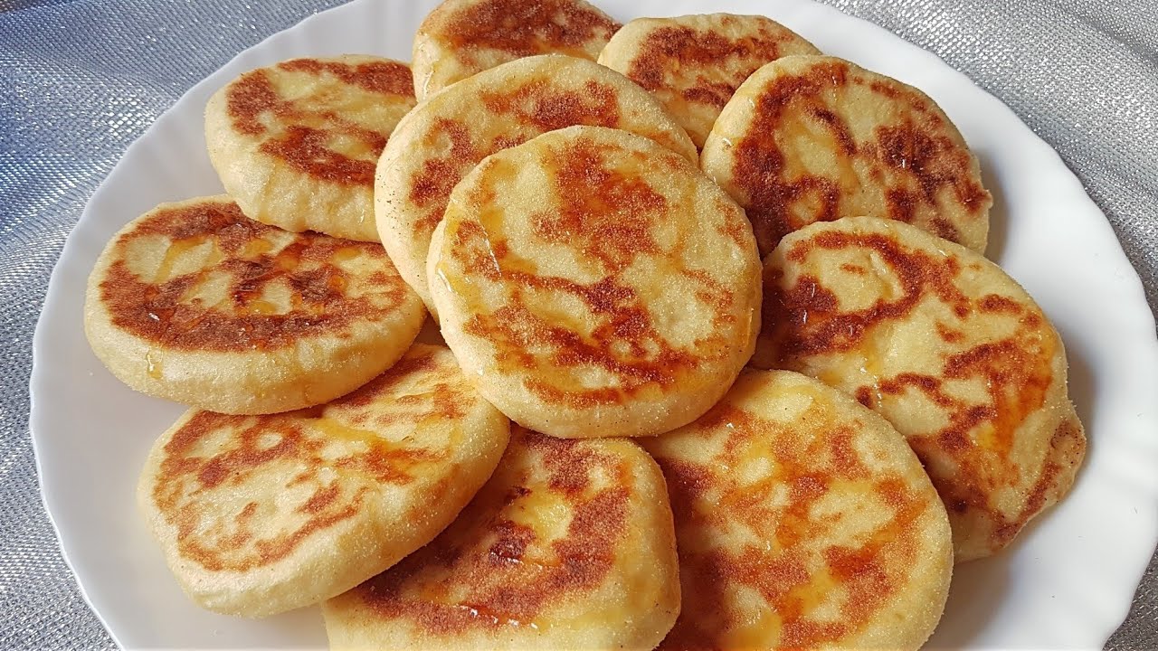 في 10 دقائق بس حضري فطائر الطاسة السريعة بعجينة قطنية وبطعم خطير لسد الجوع آخر الليل
