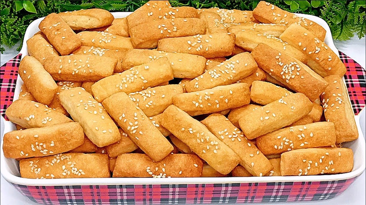 أحلى سناكس خفيف طول اليوم.. القراقيش الناعمه زي الغريبة بتدووب من أول قطمة بالسمسم وبطعم رائع لا تقاوم 5 أحلى سناكس خفيف طول اليوم.. القراقيش الناعمه زي الغريبة بتدووب من أول قطمة بالسمسم وبطعم رائع لا تقاوم