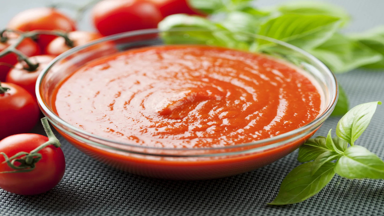 مثل الجاهز تمامًا.. أفضل طريقة لعمل الكاتشب بالمنزل بشكل صحي وبدون مواد حافظة 5 مثل الجاهز تمامًا.. أفضل طريقة لعمل الكاتشب بالمنزل بشكل صحي وبدون مواد حافظة
