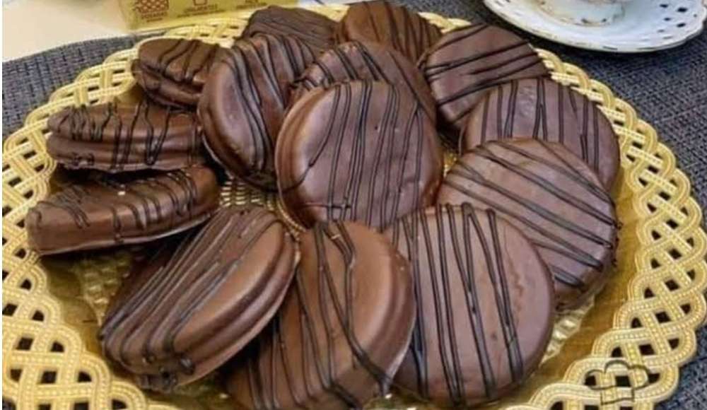 بنصف كوب زيت... اعملي بسكويت البيمبو الأصلي بطريقة سهلة وسريعة 5 بنصف كوب زيت… اعملي بسكويت البيمبو الأصلي بطريقة سهلة وسريعة