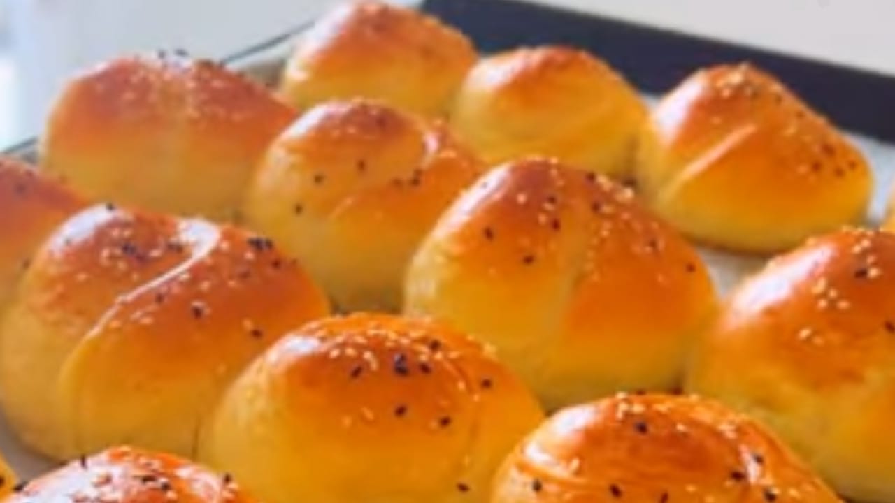 فطائر الجبنة بنكهة السمسم وحبة البركة أشهى أنواع المخبوزات