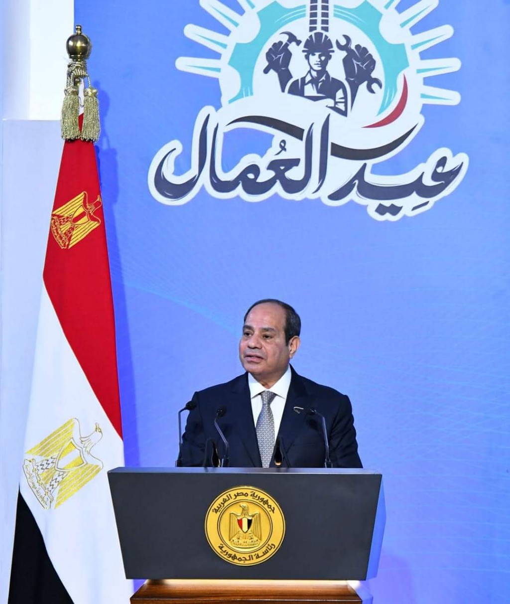 الرئيس السيسى يوجه بـ زيادة قيمة دعم صندوق طوارئ العمال إلى 1500 جنيه في عيد العمال 5 الرئيس السيسى يوجه بـ زيادة قيمة دعم صندوق طوارئ العمال إلى 1500 جنيه في عيد العمال