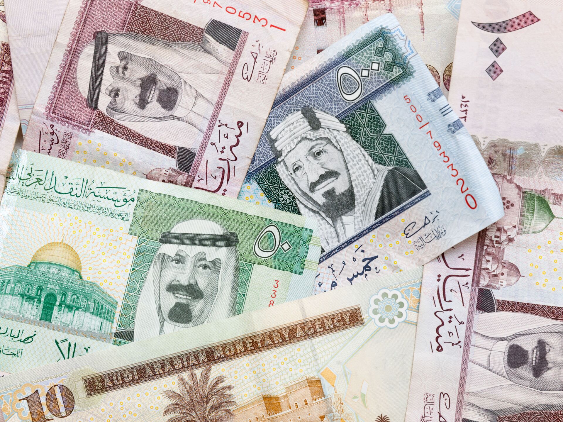 كم ترتيب الريال السعودي عالميا وأين تتم طباعته 5 كم ترتيب الريال السعودي عالميا وأين تتم طباعته