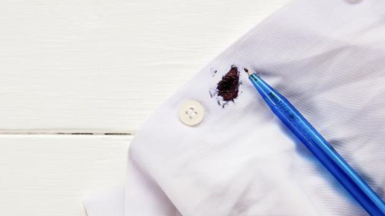 وصفة لإزالة الحبر وبقع الأقلام من الملابس هتخليكي تلبسي هدومك المركونة من تاني 5 وصفة لإزالة الحبر وبقع الأقلام من الملابس هتخليكي تلبسي هدومك المركونة من تاني
