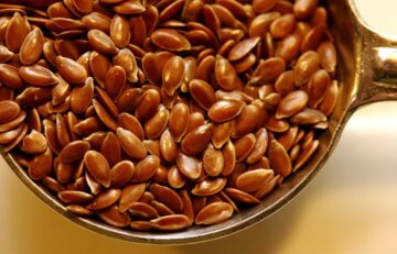 كيكة بطعم مختلف وصحية ولذيذة.. كيكة بذور الكتان الهشة والسريعة