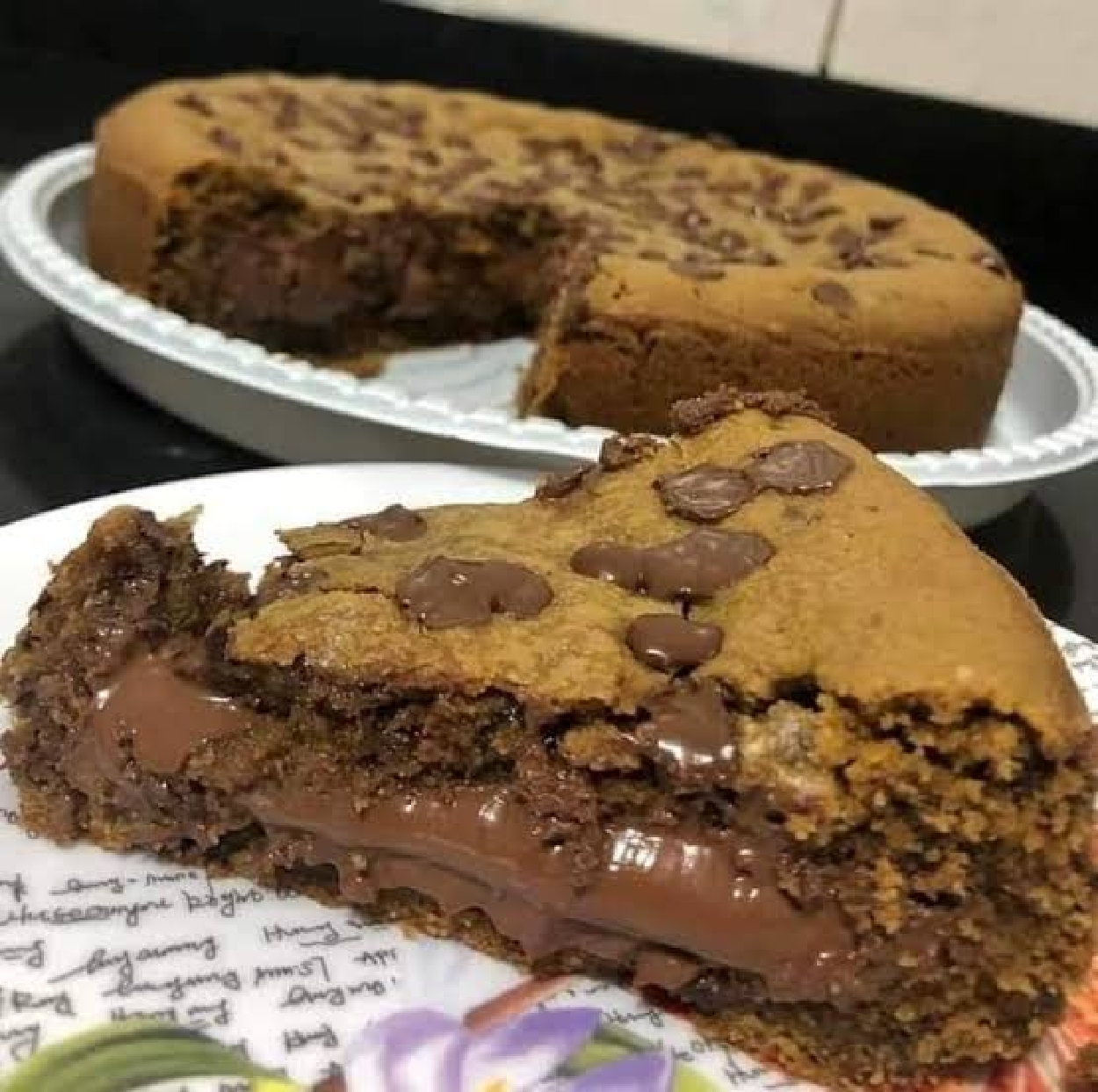 كيكة بيضة واحدة محشية شوكولاته بشكل وطعم الكوكيز حلويات لذيذة ابهريهم بيها 5 كيكة بيضة واحدة محشية شوكولاته بشكل وطعم الكوكيز حلويات لذيذة ابهريهم بيها