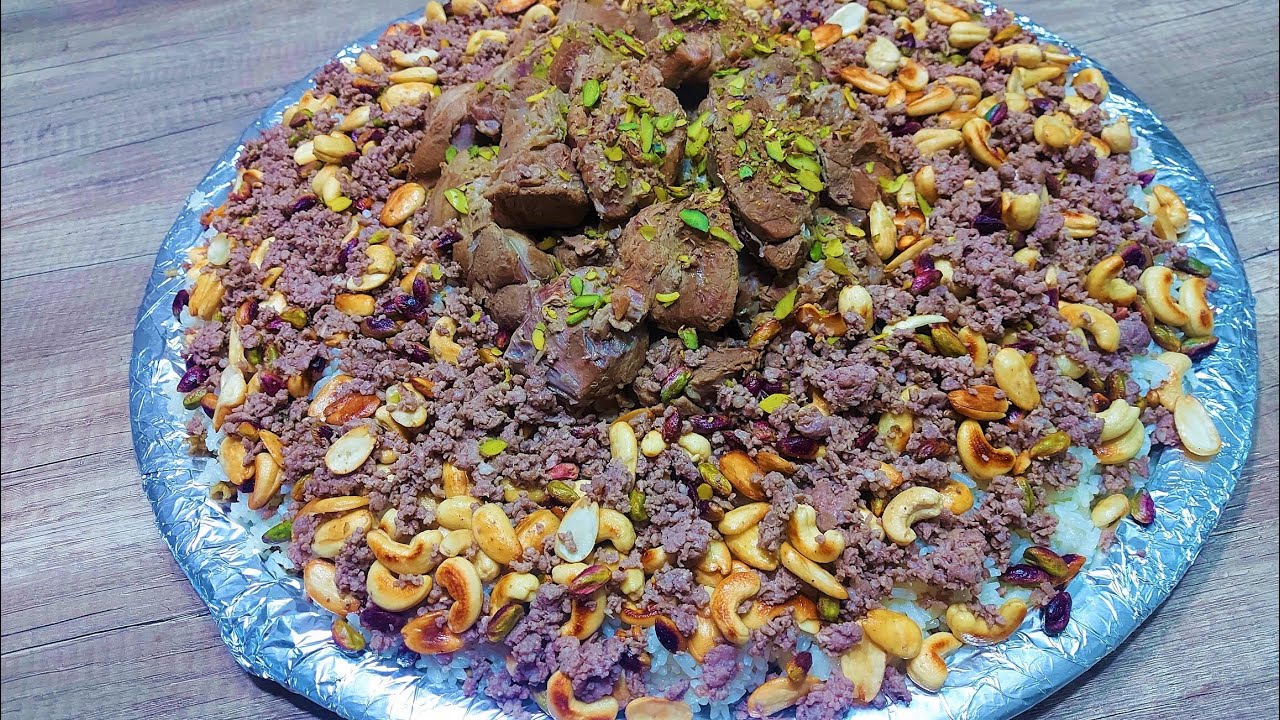 "بلحم الغنم والأرز البسمتي" اصنع منسف سوري بنفسك .. المقادير والطريقة 5 “بلحم الغنم والأرز البسمتي” اصنع منسف سوري بنفسك .. المقادير والطريقة