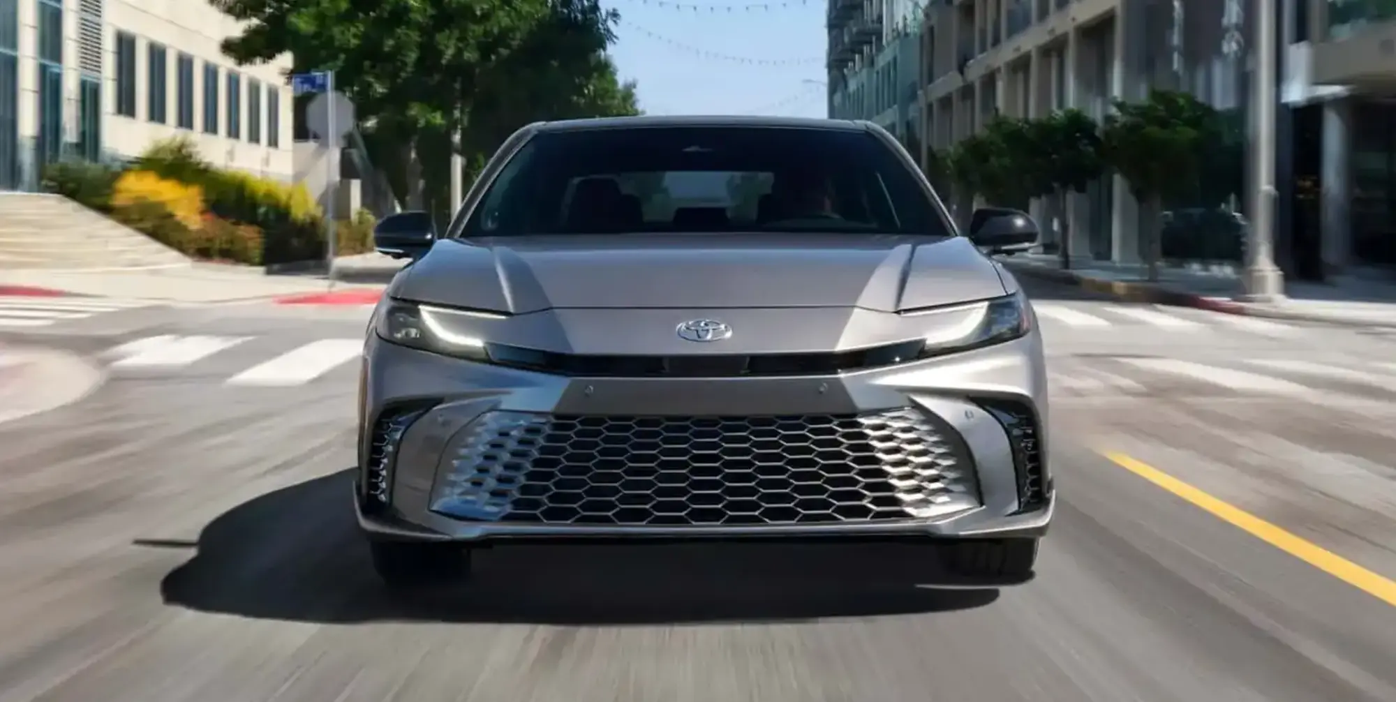مواصفات تويوتا كامري الجديدة 2025 Toyota Camry كليًا بقوة 232 حصان بتصميم مميز خارجي وداخلي