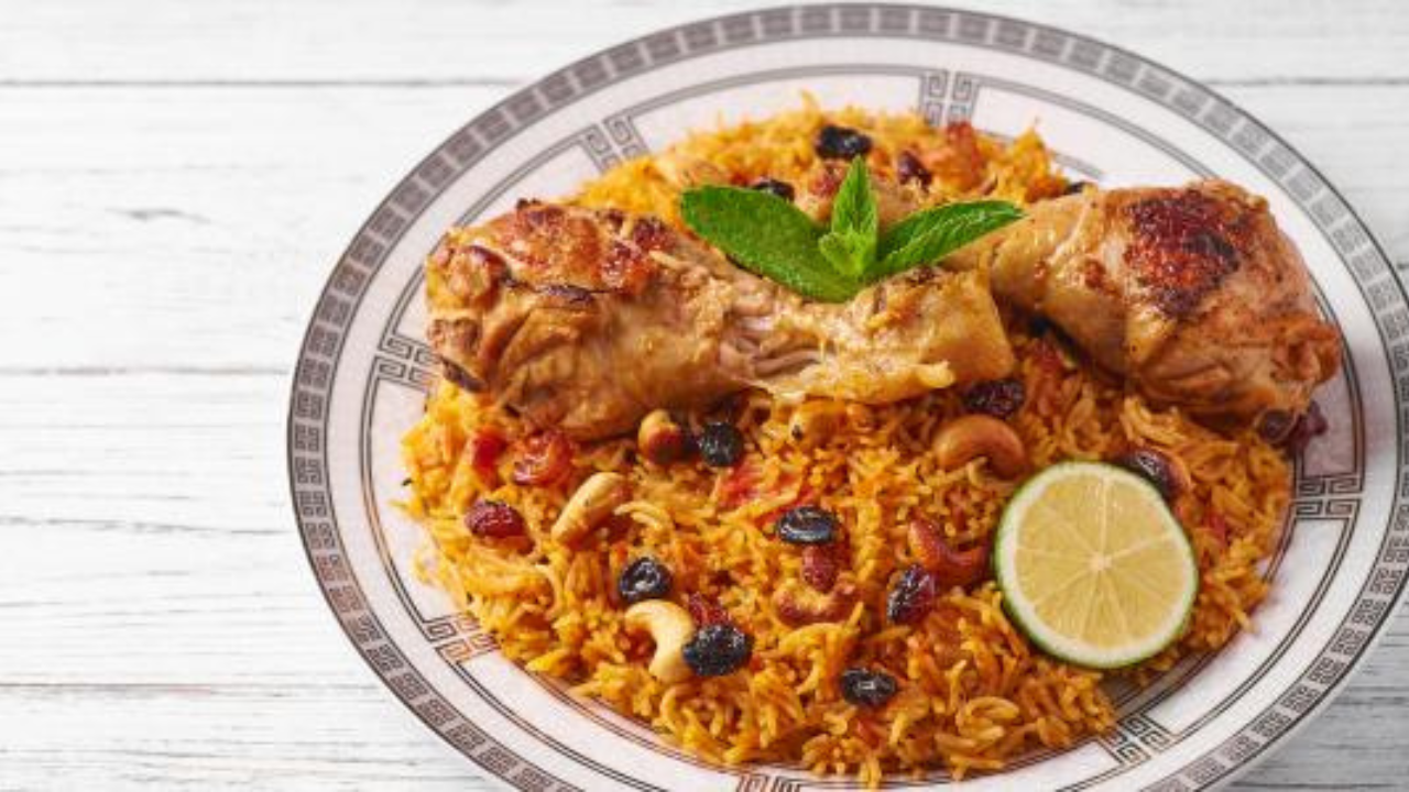 وجبة المطبخ الخليجي الأساسية.. خطوات تحضير الكبسة السعودي بالدجاج 5 وجبة المطبخ الخليجي الأساسية.. خطوات تحضير الكبسة السعودي بالدجاج