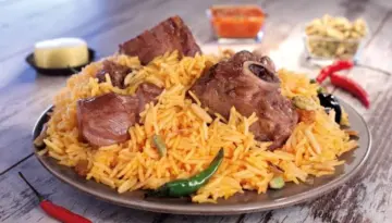 على الطريقة السعودية..طريقة عمل اللحم الضاني بالأرز البسمتي والبصل