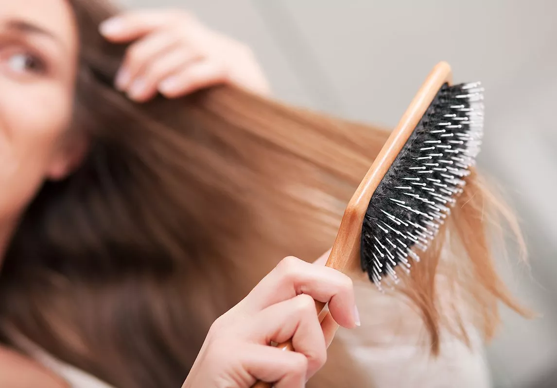 وصفات طبيعية لعلاج تساقط الشعر بدون أي تكاليف باهظة أو مواد كيماوية.. جربيها وهتلاحظي الفرق بنفسك 5 وصفات طبيعية لعلاج تساقط الشعر بدون أي تكاليف باهظة أو مواد كيماوية.. جربيها وهتلاحظي الفرق بنفسك