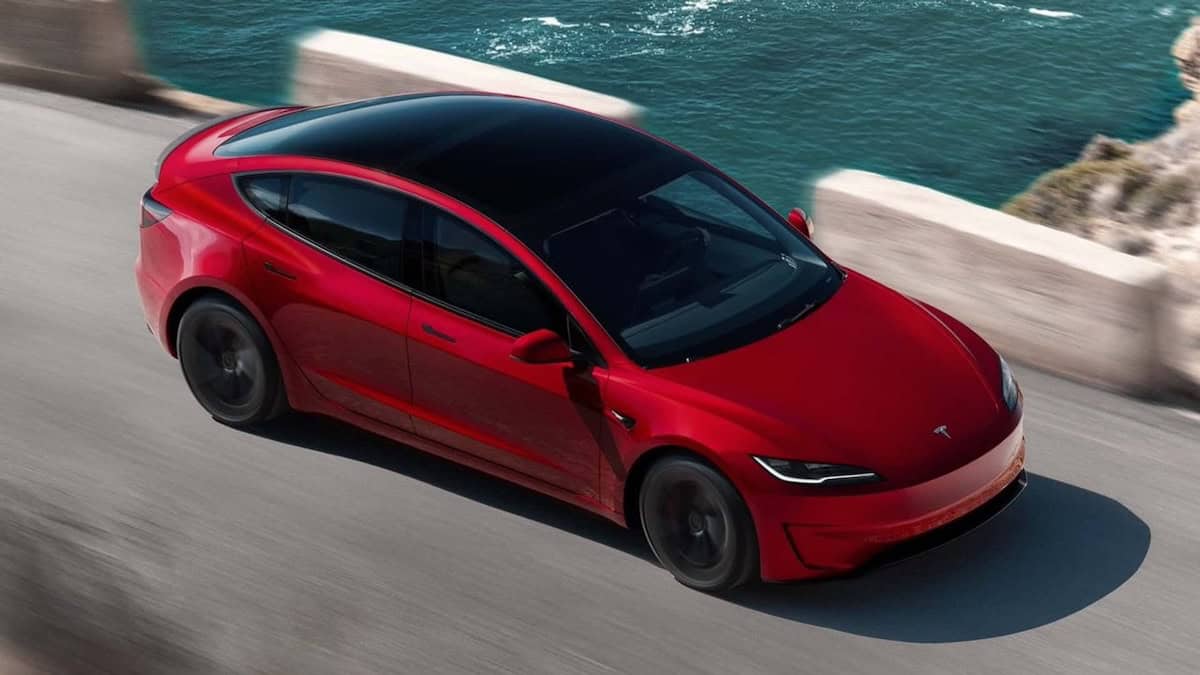 مواصفات تسلا موديل 3 بيرفورمانس 2025