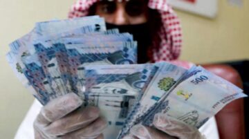 سعر الريال السعودي اليوم مقابل الجنية المصري والدولار في بداية تعاملات الصباح