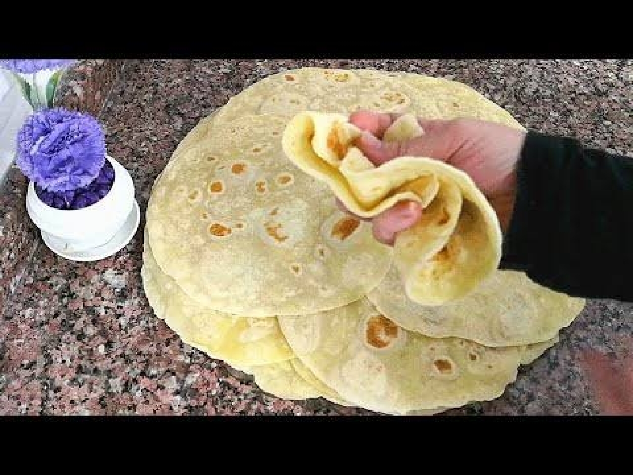 رقاق طري بكيلو دقيق اصنعي أكثر من صنف بالرقاق حلو وحادق بابسط المكونات 5 رقاق طري بكيلو دقيق اصنعي أكثر من صنف بالرقاق حلو وحادق بابسط المكونات