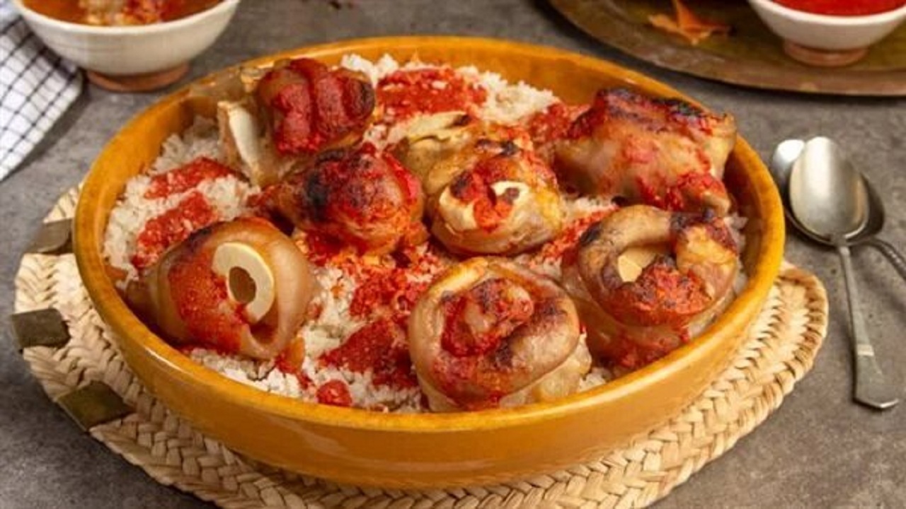 أحلى أكلات عيد الأضحى..طريقة عمل فتة الكوارع في المنزل على أصولها بالخل والثوم وفوائد الكوارع طلعت بترم العظم بصحيح
