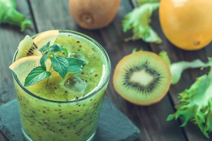 طريقة عمل عصير الكيوي الطبيعي المركز في المنزل بمذاق الجاهز من أفخم الفنادق 5 طريقة عمل عصير الكيوي الطبيعي المركز في المنزل بمذاق الجاهز من أفخم الفنادق