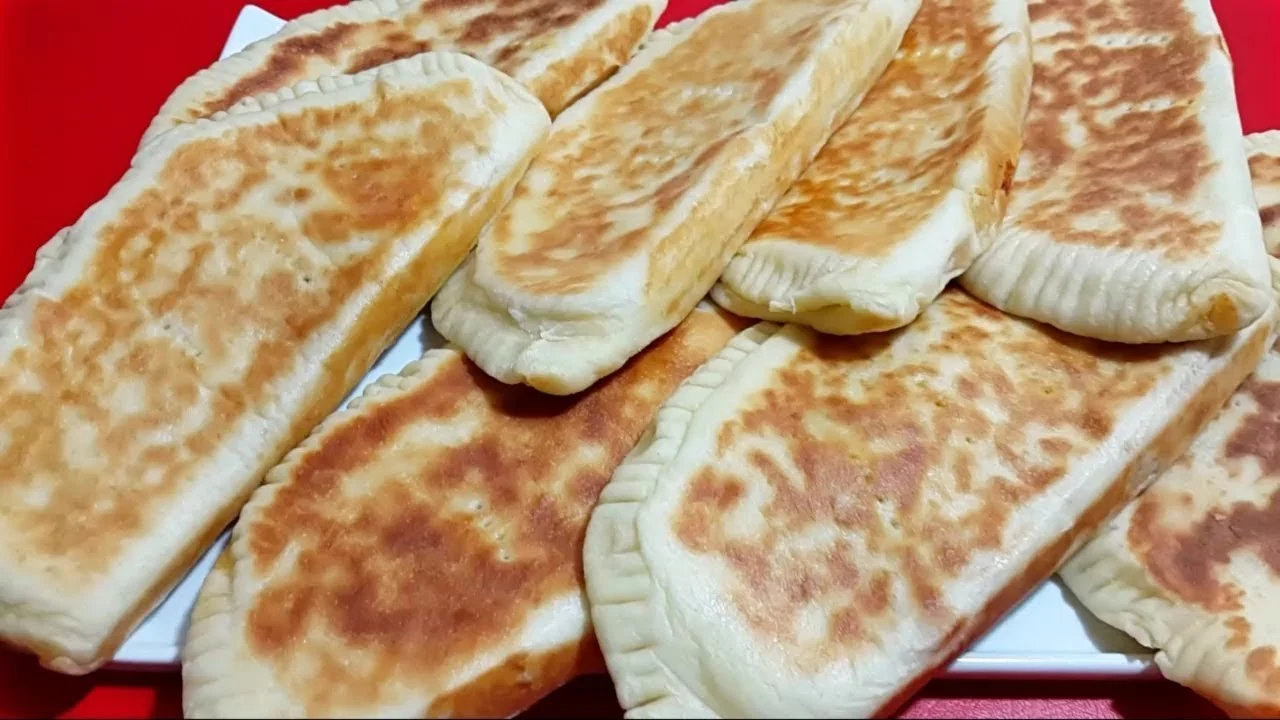 وصفة شهية بطعم رهيب وهتحضريها لأي وجبة فطائر الطاسة السريعة بحشوة الدجاج