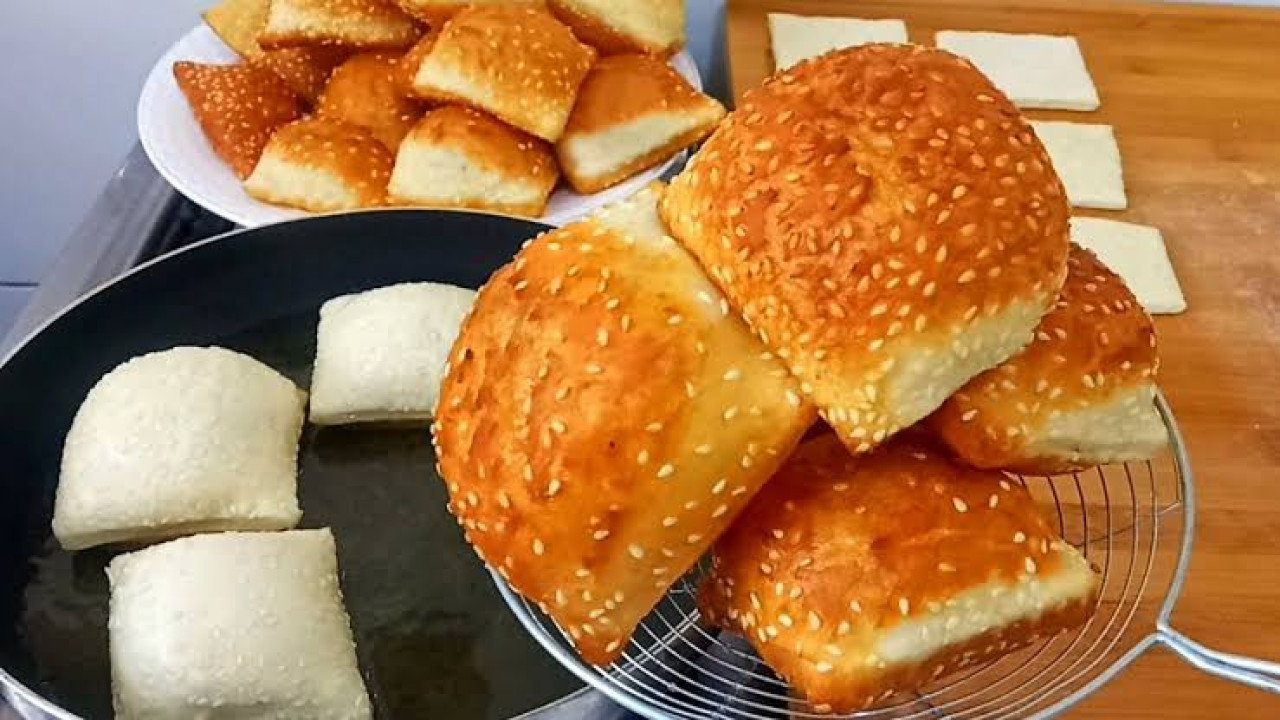 فطاير الشاي في الطاسة سريعة وهشة حضريها مع شاي باللبن للفطار الصبح
