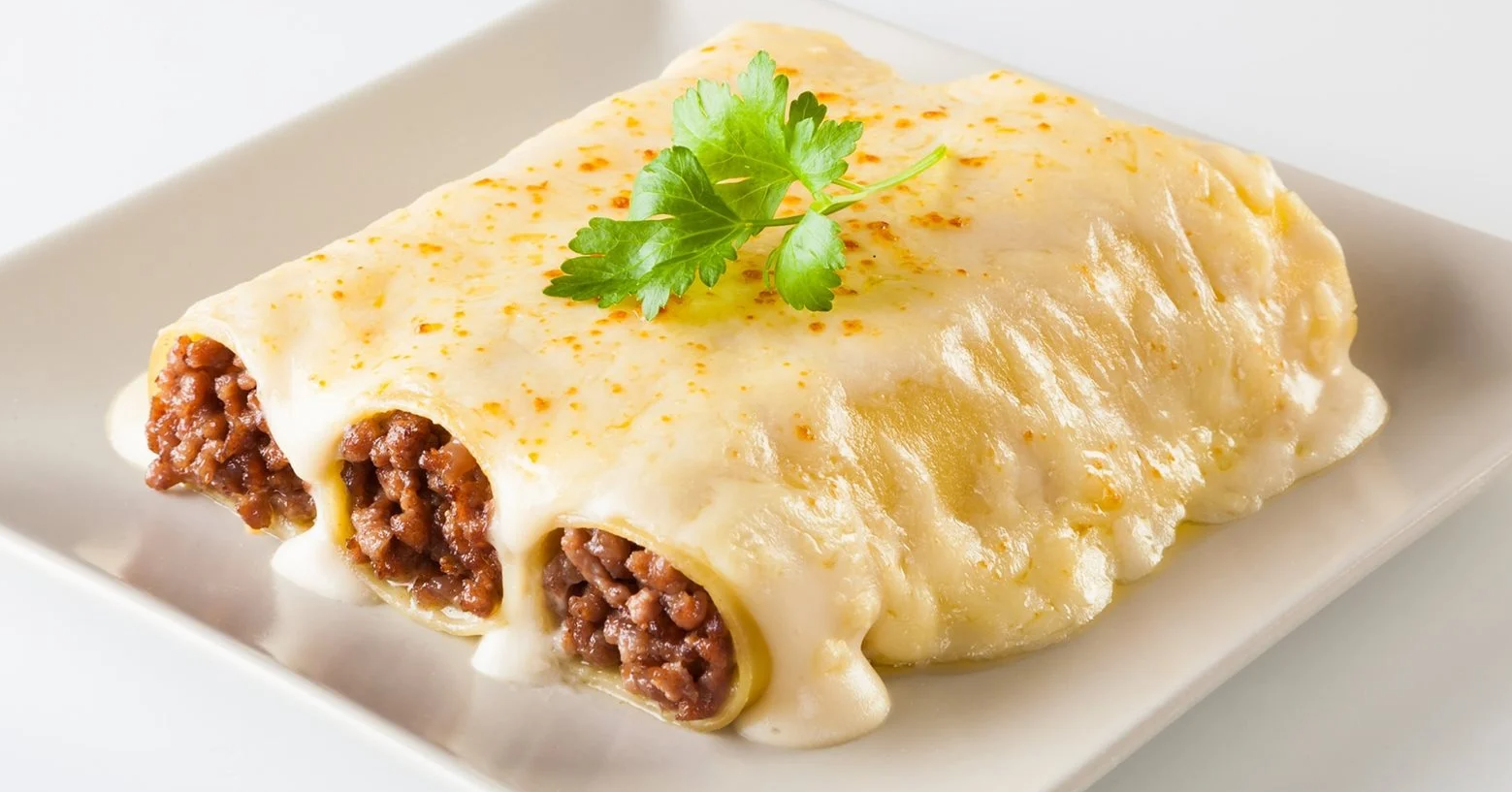 في العيد اعملي ألذ كانلوني باللحمة المفرومة وصوص البشاميل أحلى من المطاعم 5 في العيد اعملي ألذ كانلوني باللحمة المفرومة وصوص البشاميل أحلى من المطاعم
