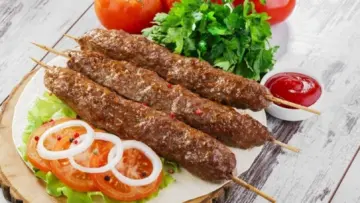 طريقة عمل كباب الطماطم والبقدونس في المنزل بكونات متوفره وخطوات سهلة