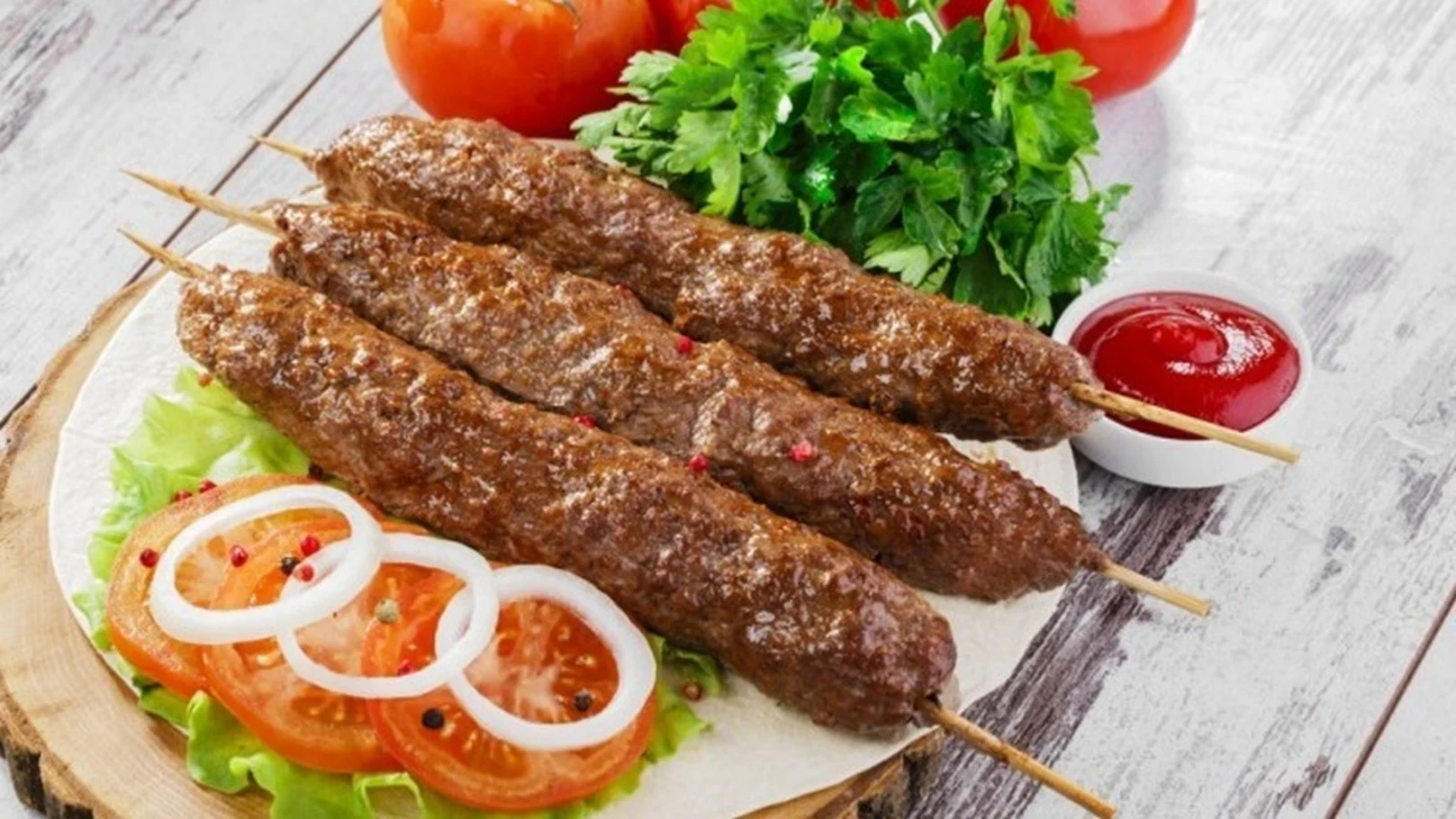 طريقة عمل كباب الطماطم والبقدونس في المنزل بكونات متوفره وخطوات سهلة 5 طريقة عمل كباب الطماطم والبقدونس في المنزل بكونات متوفره وخطوات سهلة