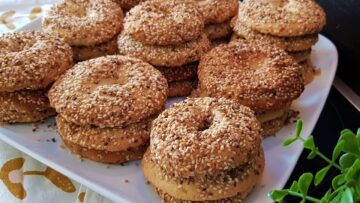 كعك السمسم بطريقة سهلة وأطيب من الجاهز