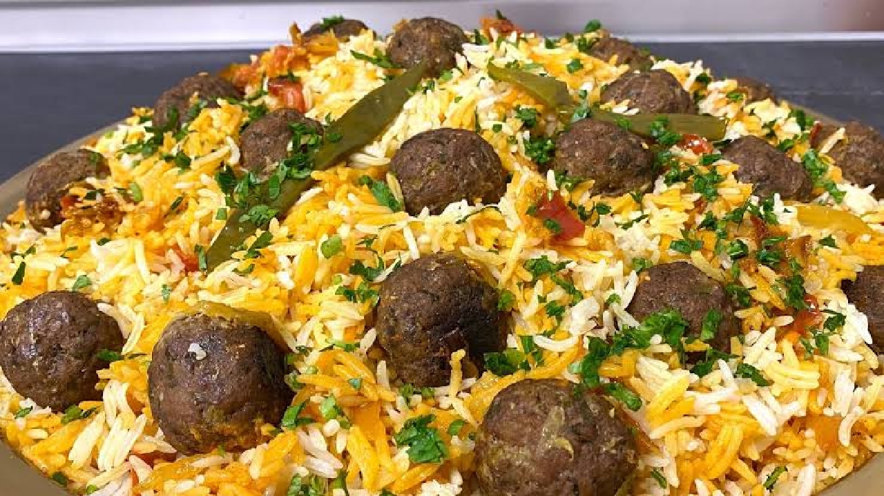 حضري كفتة اللحمة بالرز برياني بطريقة مميزة مش هتفك منك بوصفة الحاتي مع الرز الأصفر