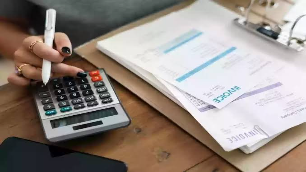 كيفية استخدام حاسبة رسوم المرافقين والتابعين إلكترونيا والفئات المعفاة من سداد رسوم