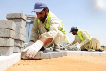 الموارد البشرية تُوضح بدء تطبيق قرار حظر منع العمل تحت أشعة الشمس 1445 من هذا الموعد