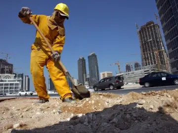 بدء سريان قرار حظر العمل تحت أشعة الشمس في المملكة.. التفاصيل
