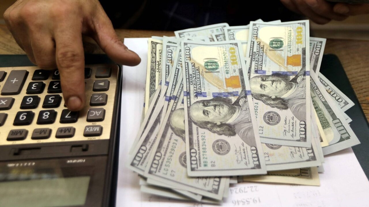بعد انخفاضه هل يرتفع الدولار اليوم؟ أسعار الدولار اليوم أمام الجنيه في البنوك