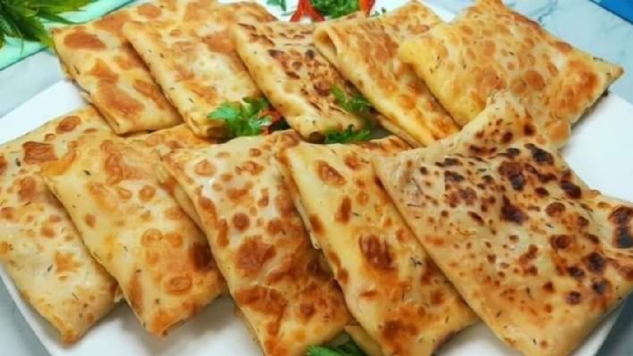 فطائر الطاسة بالجبنة إقتصادية والطعم خيال هتنفع معاكي للفطار أو العشاء في 10 دقائق