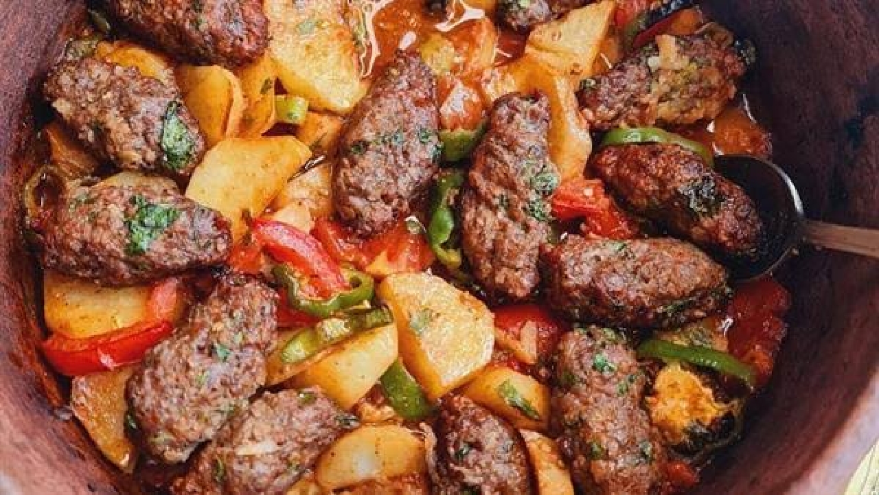 طريقة طاجن بطاطس بالكفتة في الفرن بصوص رائع تتبيلة لا تقاوم