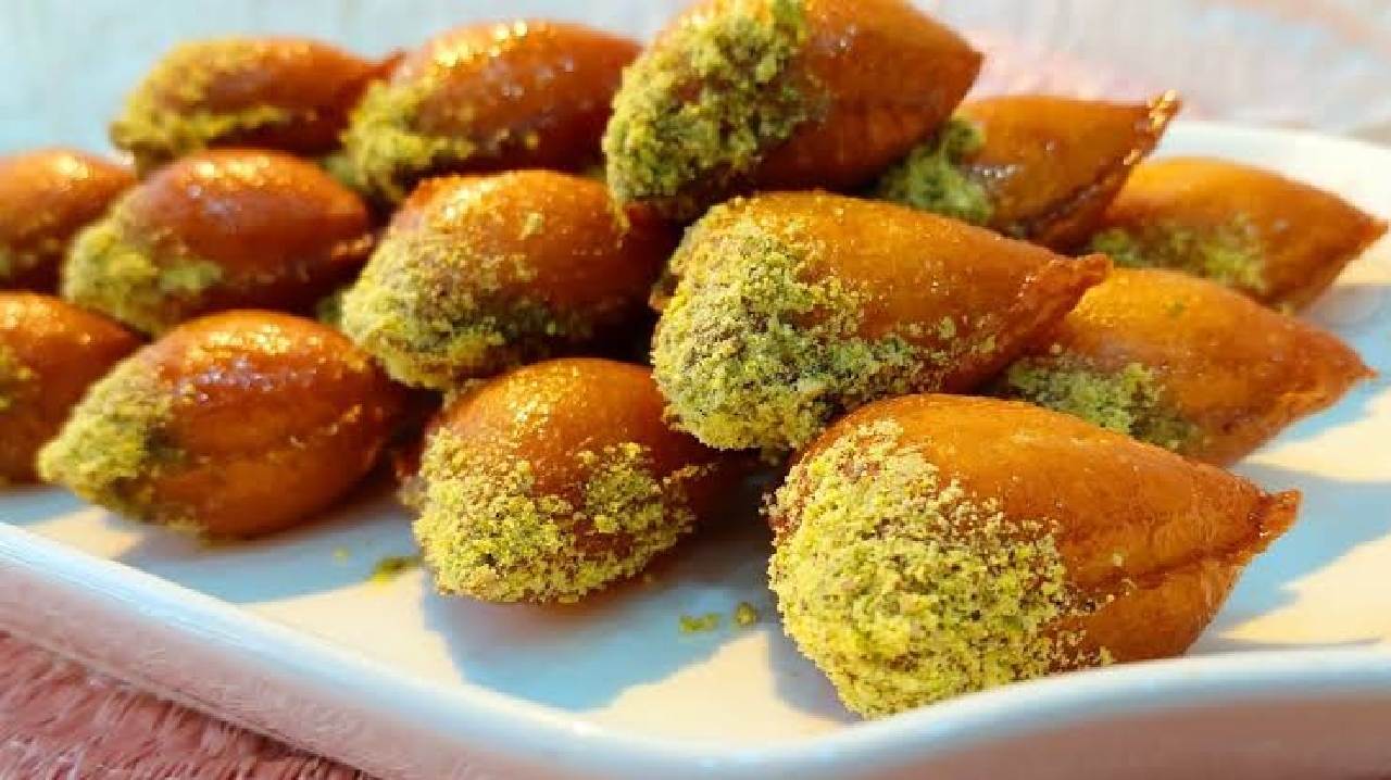 طريقة مثلثات سمبوسة حلوة بعجين باف باستري في الفرن بدون قلي