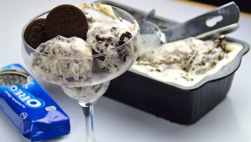 بمكونات بسيطة من البيت اعملي لأولادك آيس كريم الأوريو المنعش بطعم ألذ وأحلى من الجاهز