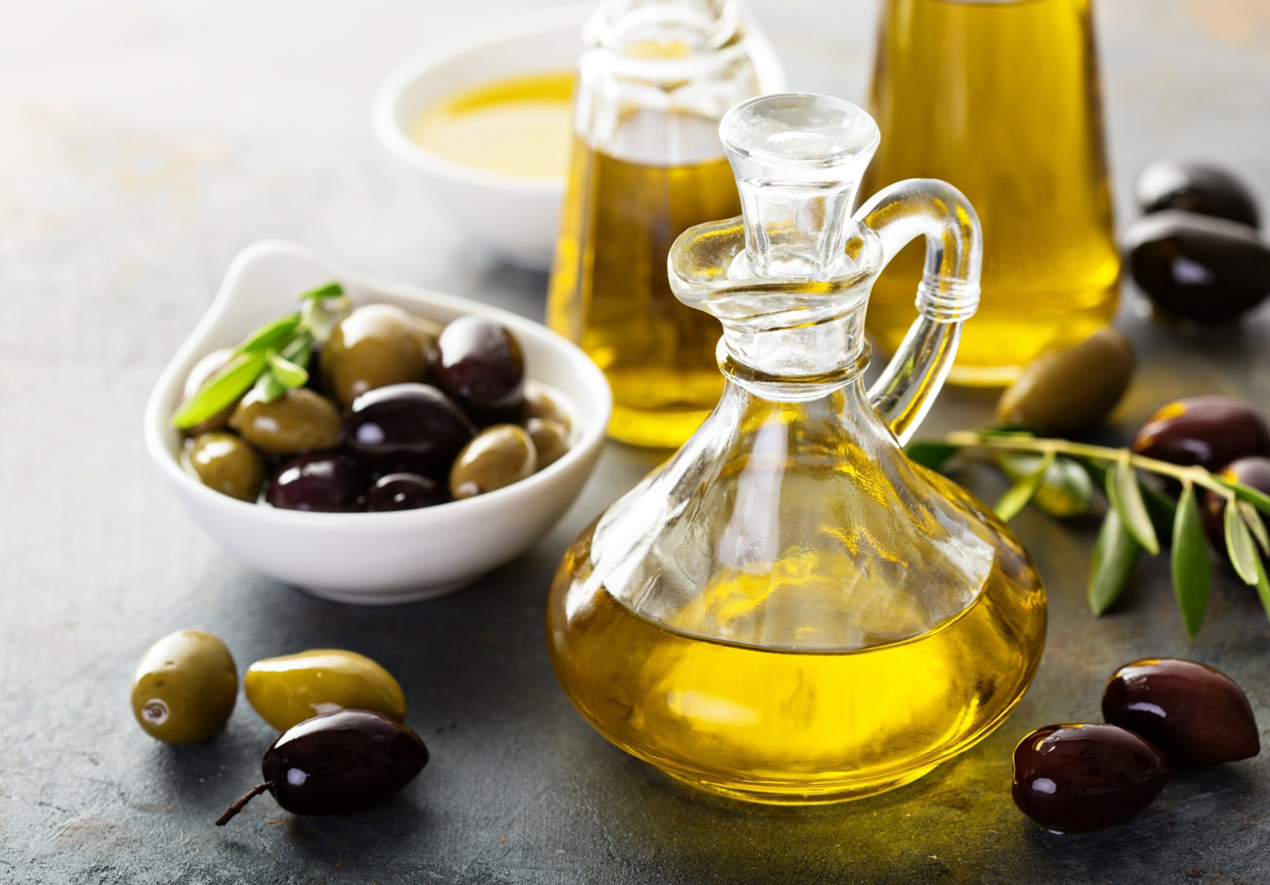 اعرفي الفرق بين زيت الزيتون الأصلي والمغشوش بعلامات بسيطة وواضحة 5 اعرفي الفرق بين زيت الزيتون الأصلي والمغشوش بعلامات بسيطة وواضحة