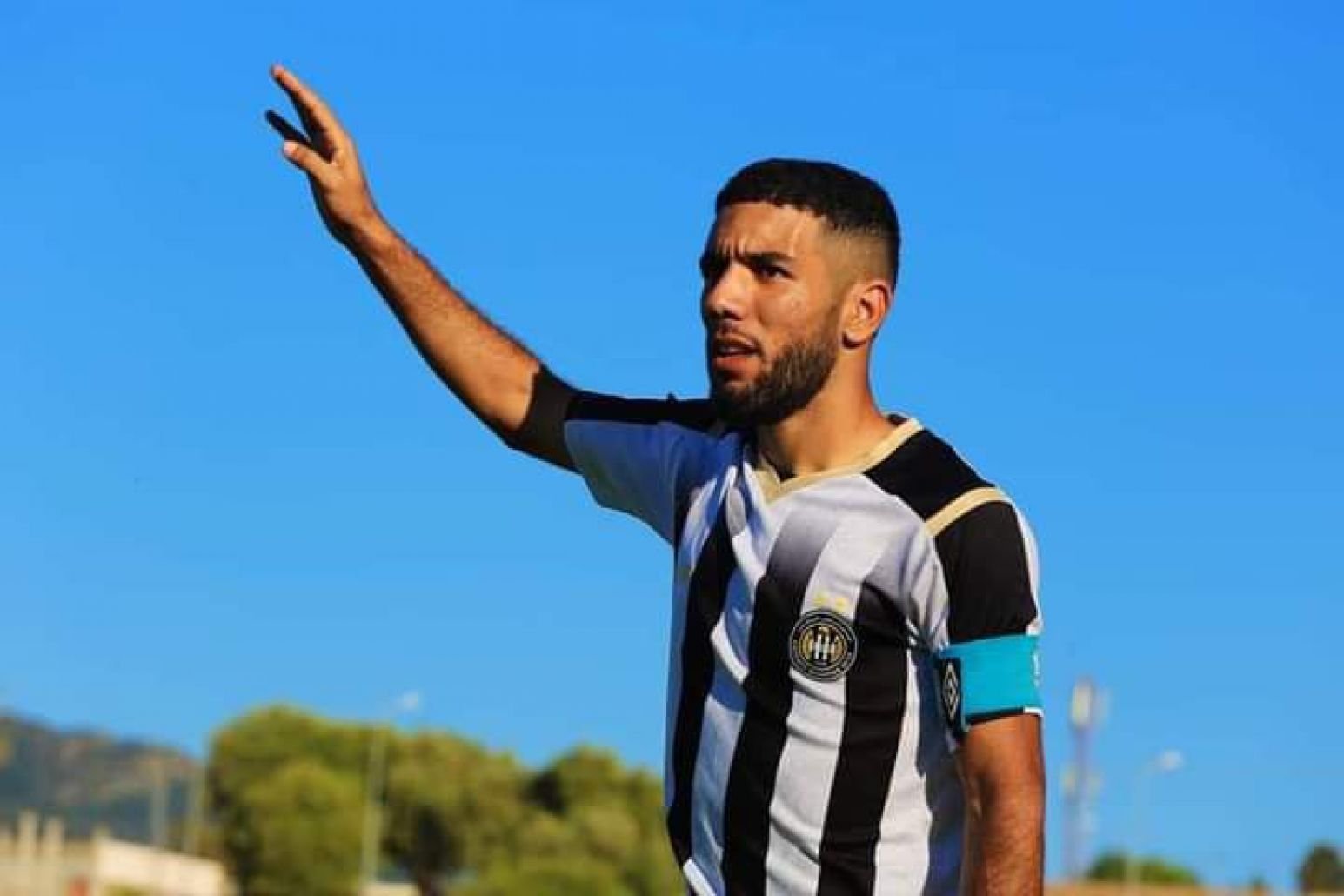 القندوسي على اعتاب الرحيل من النادي الأهلي والانتقال للدوري القطري 5 القندوسي على اعتاب الرحيل من النادي الأهلي والانتقال للدوري القطري