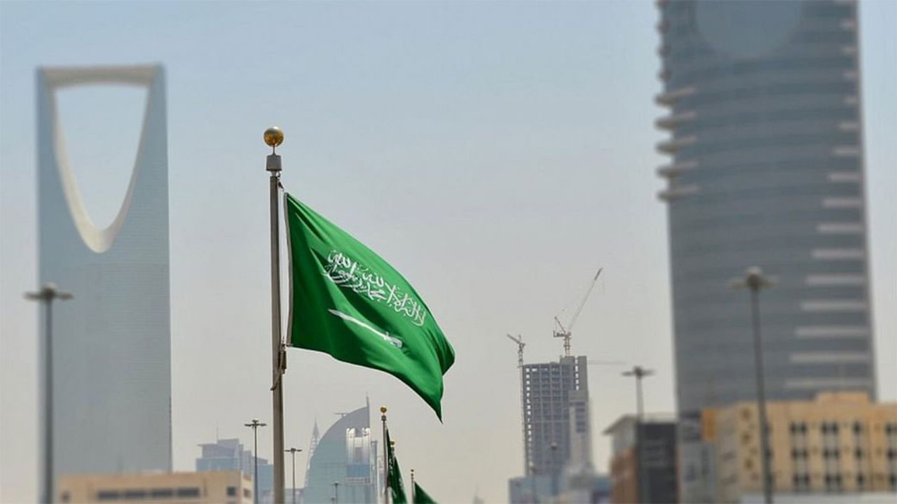 حقيقة تجديد الإقامة مجانًا بالسعودية”.. وزارة الداخلية السعودية تُجيب وتوضح خطوات التجديد