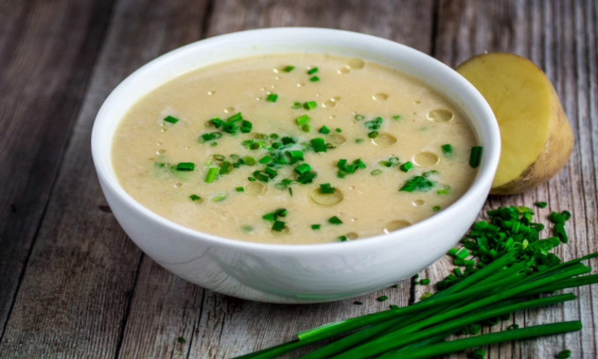 طريقة عمل شوربة البطاطس الصحية الشهية والمشبعة بأفضل طعم ومذاق مثل أفخم الفنادق