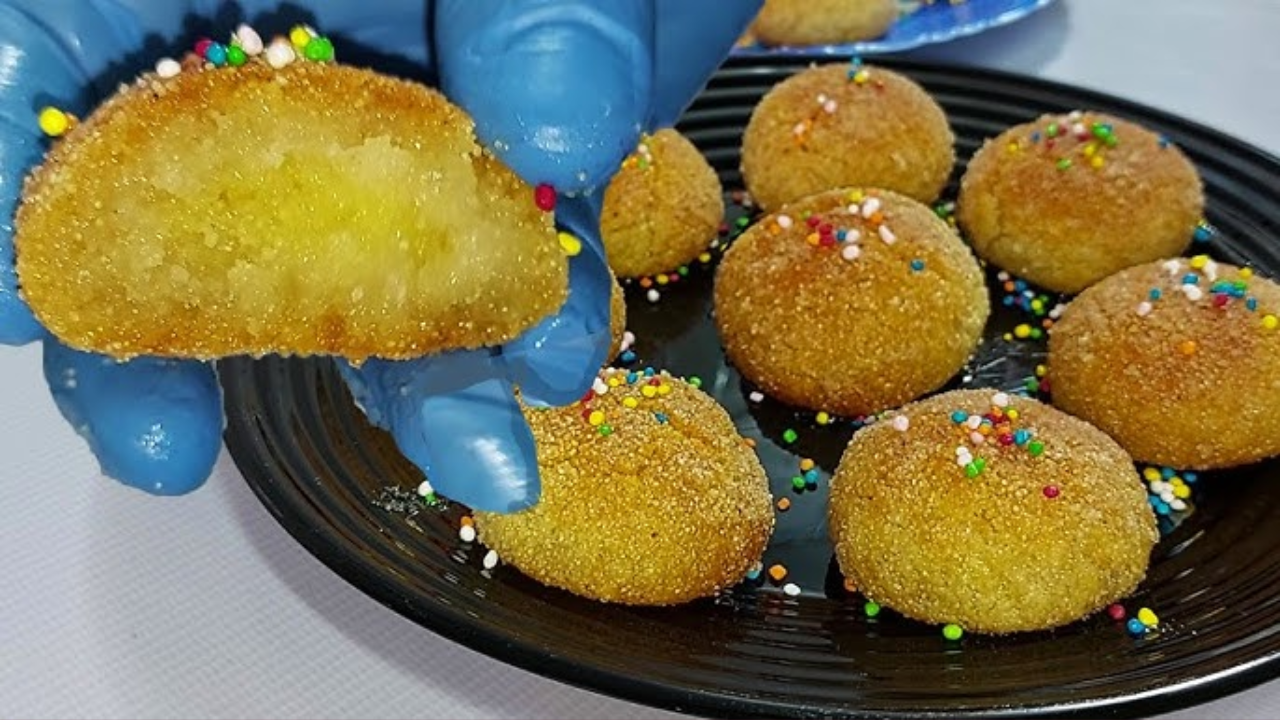 مرملة وتذوب في الفم اعملي حلى كرات البسبوسة بالسميد بطعم خرافي لذيذ وبمكونات اقتصادية بسيطة
