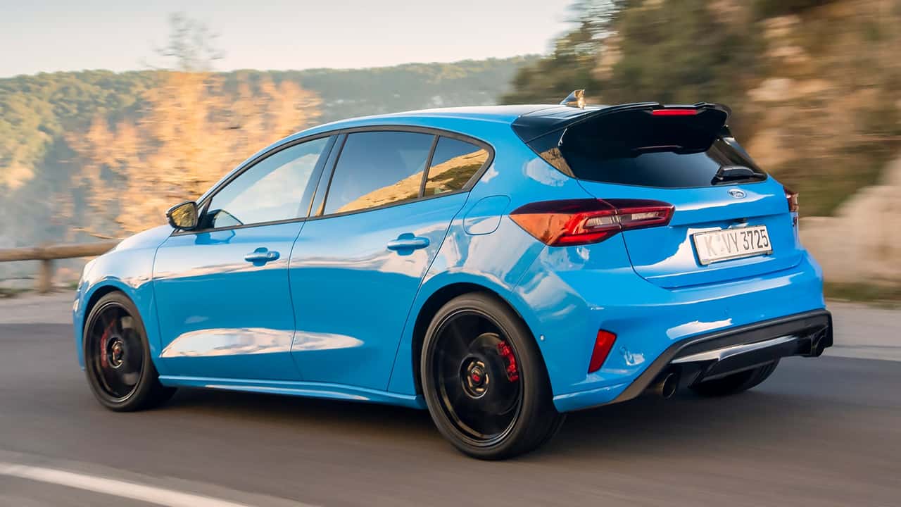 ford focus: سيارة دفع رباعي تجمع بين البساطة والحداثة باستخدام نهج مبتكر