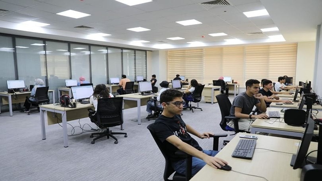 عاجل وزير التعليم العالي يعلن الحد الادني لتنسيق الجامعات الخاصة والأهلية لطلاب الثانوية العامة 2024