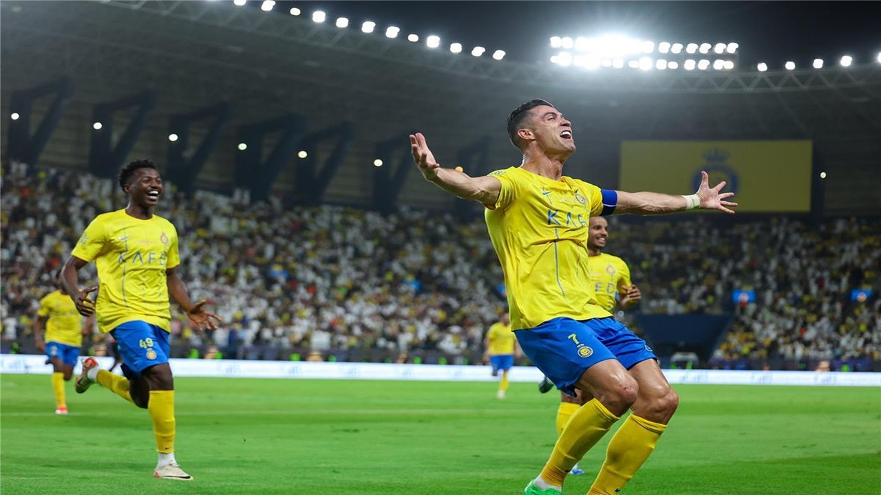 القنوات الناقلة لمباراة الهلال والنصر في نهائي كأس السوبر السعودي 2024 وموعد المباراة