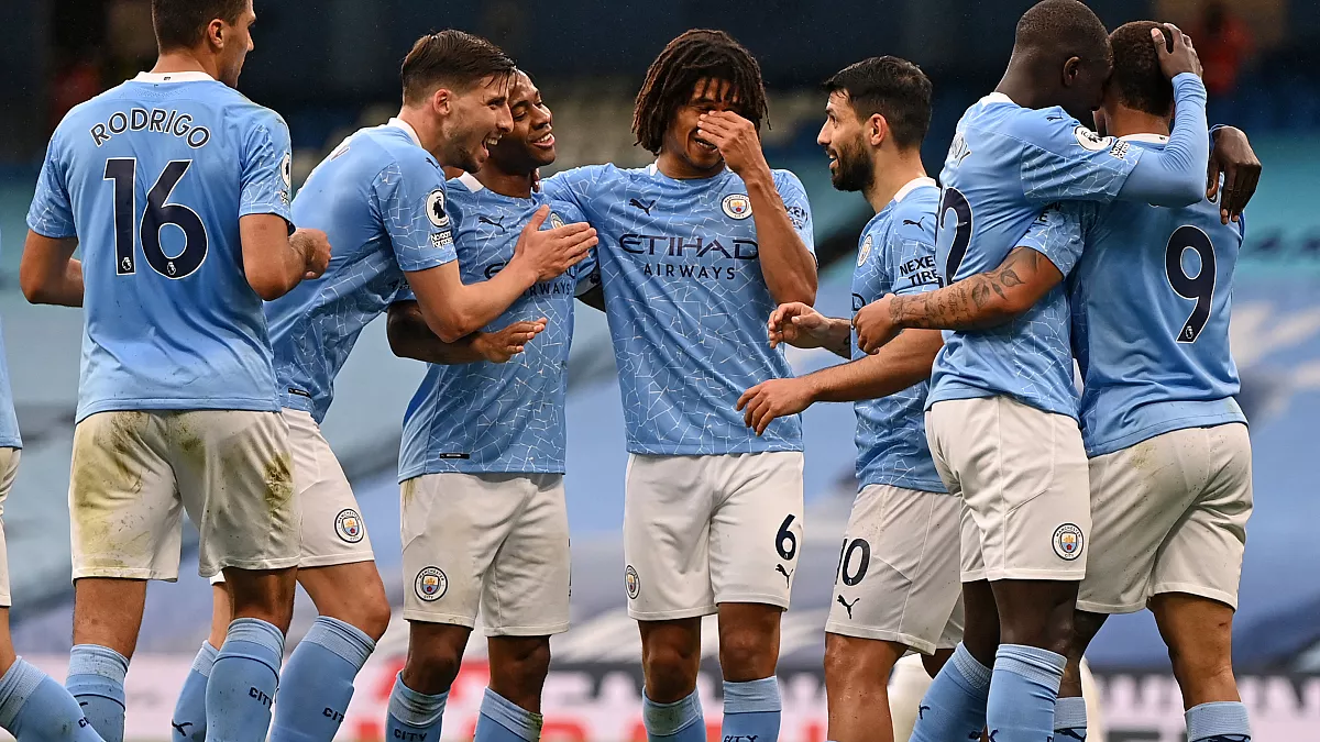 “رسميًا”.. بوروسيا دورتموند يتعاقد مع مدافع مانشستر سيتي