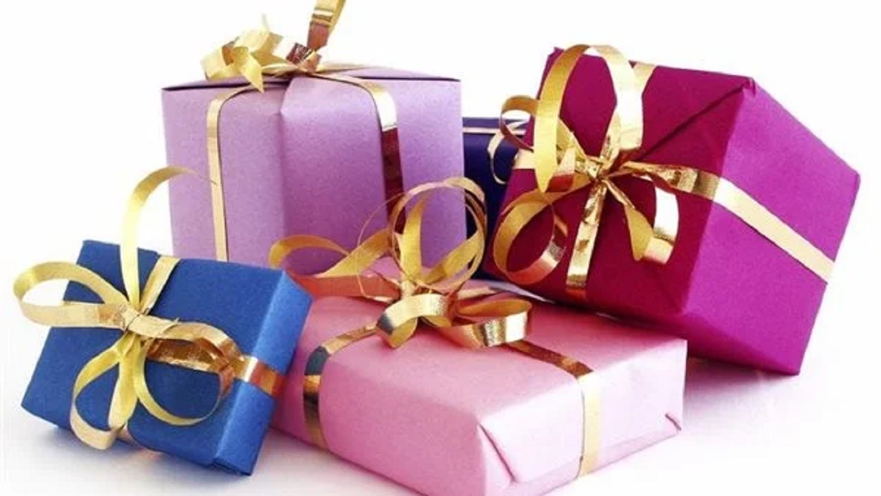 فرحهم بنجاحهم .. ما الهدية المناسبة التي تختارها لنجاح طالب الثانوية العامة؟