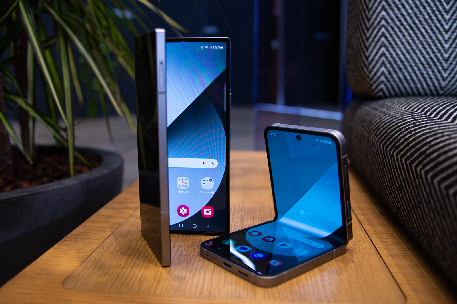وش تبي أكثر| خصم فوري 300 ريال من إكسترا السعودية على جوال Galaxy Z Fold6 و Galaxy Z Flip6