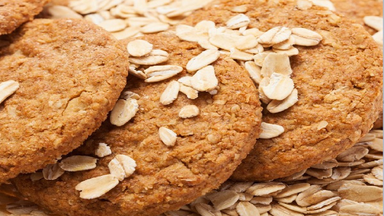 بأسهل الخطوات اعملي بسكويت الشوفان الصحي واللذيذ هيعجب الكل
