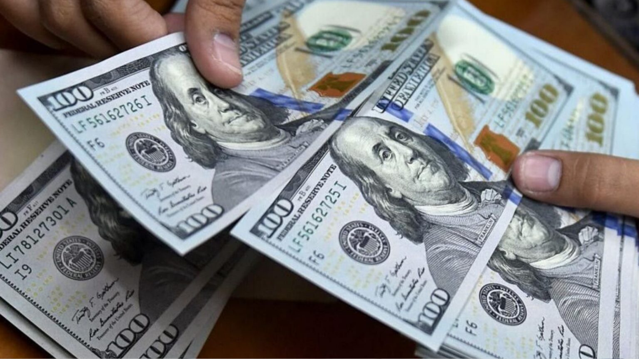 بعد ارتفاعه.. مفاجأة سعر الدولار أمام الدينار العراقي في تعاملات اليوم الجمعة
