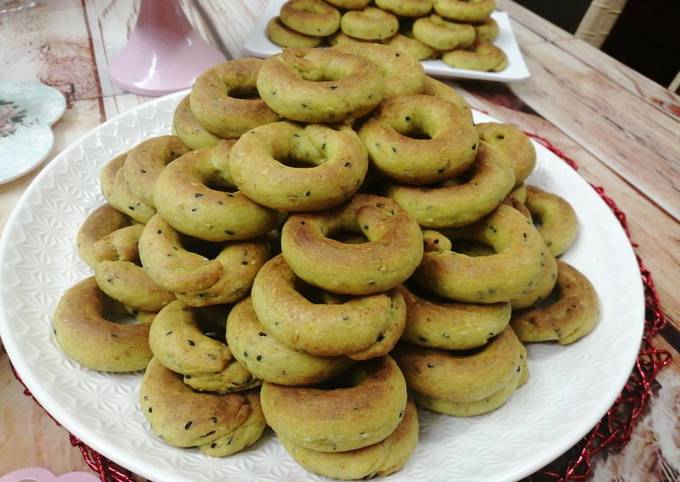 طريقة عمل الكحك الفلسطيني بالسمسم واليانسون ودقيق السميد وبحشوة العجوة